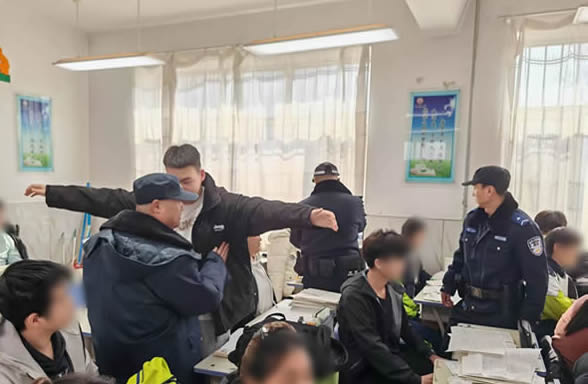 �ؖ|�й����֊^���ɳ�������У�@�_չ���Ƶ��ߌ��(xi��ng)����Є�